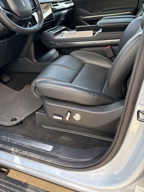 2025 Lincoln Navigator L Reserve Watertown SD 2025 Lincoln Navigator L Reserve Watertown SD