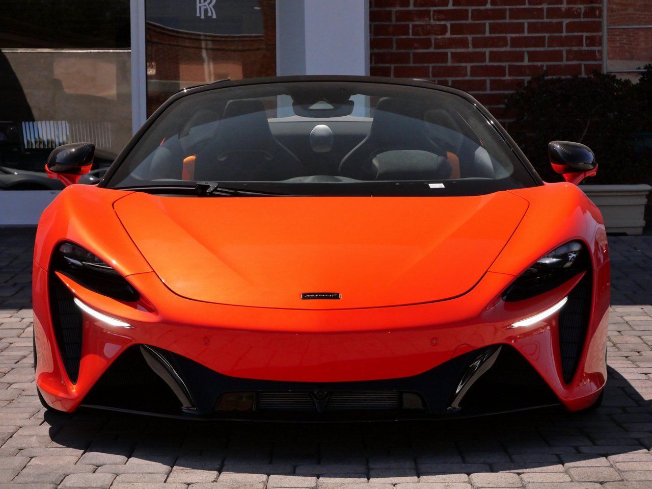 2025 McLaren Artura