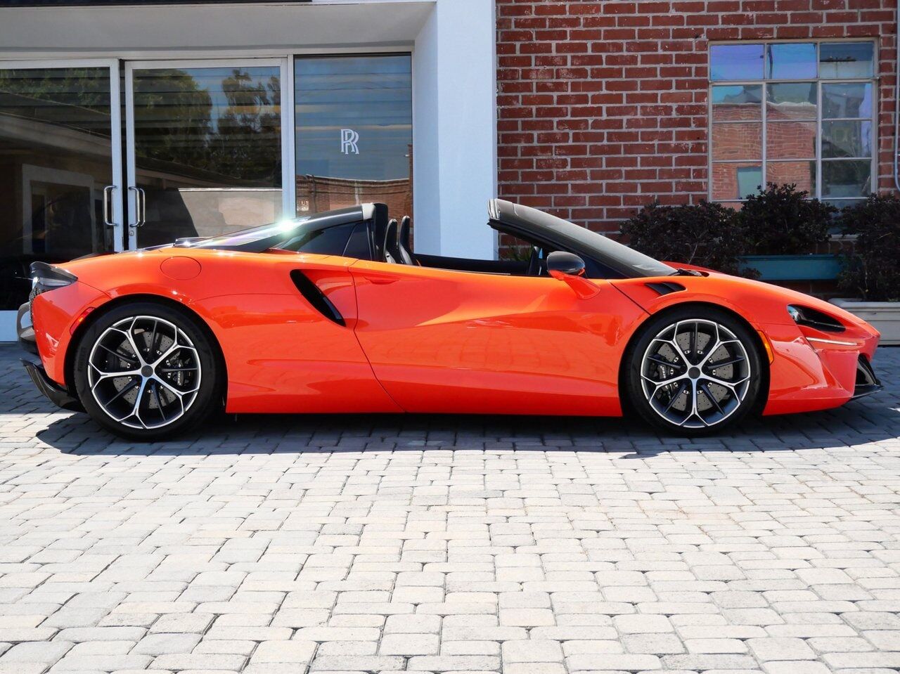 2025 McLaren Artura Lawrence KS