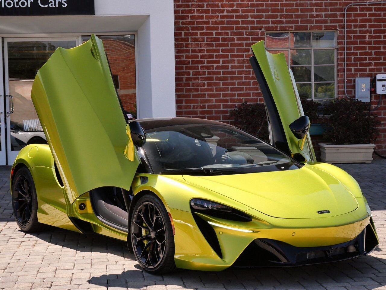 2025 McLaren Artura Lawrence KS