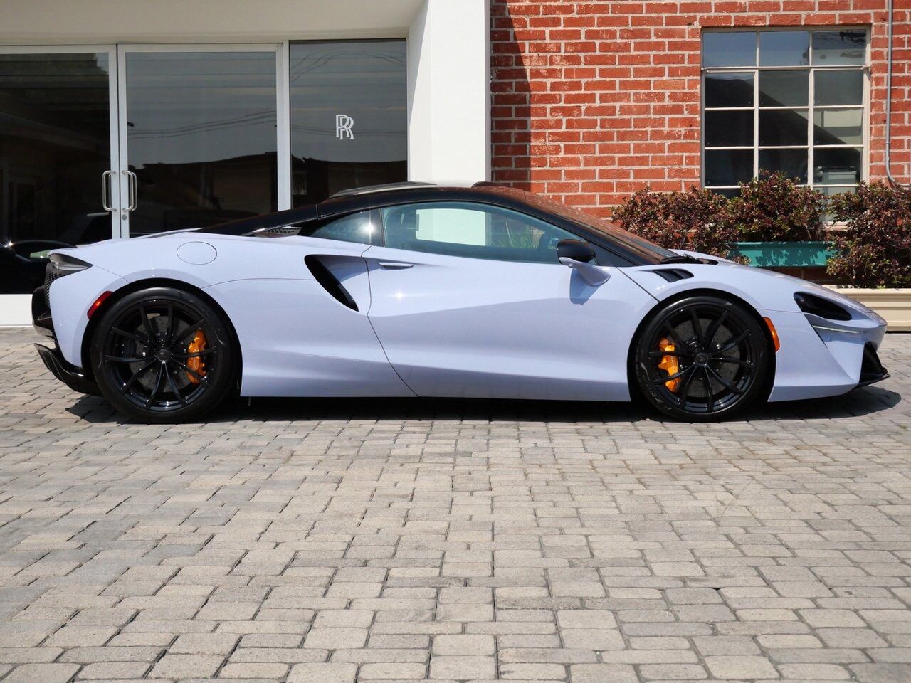 2025 McLaren Artura Performance