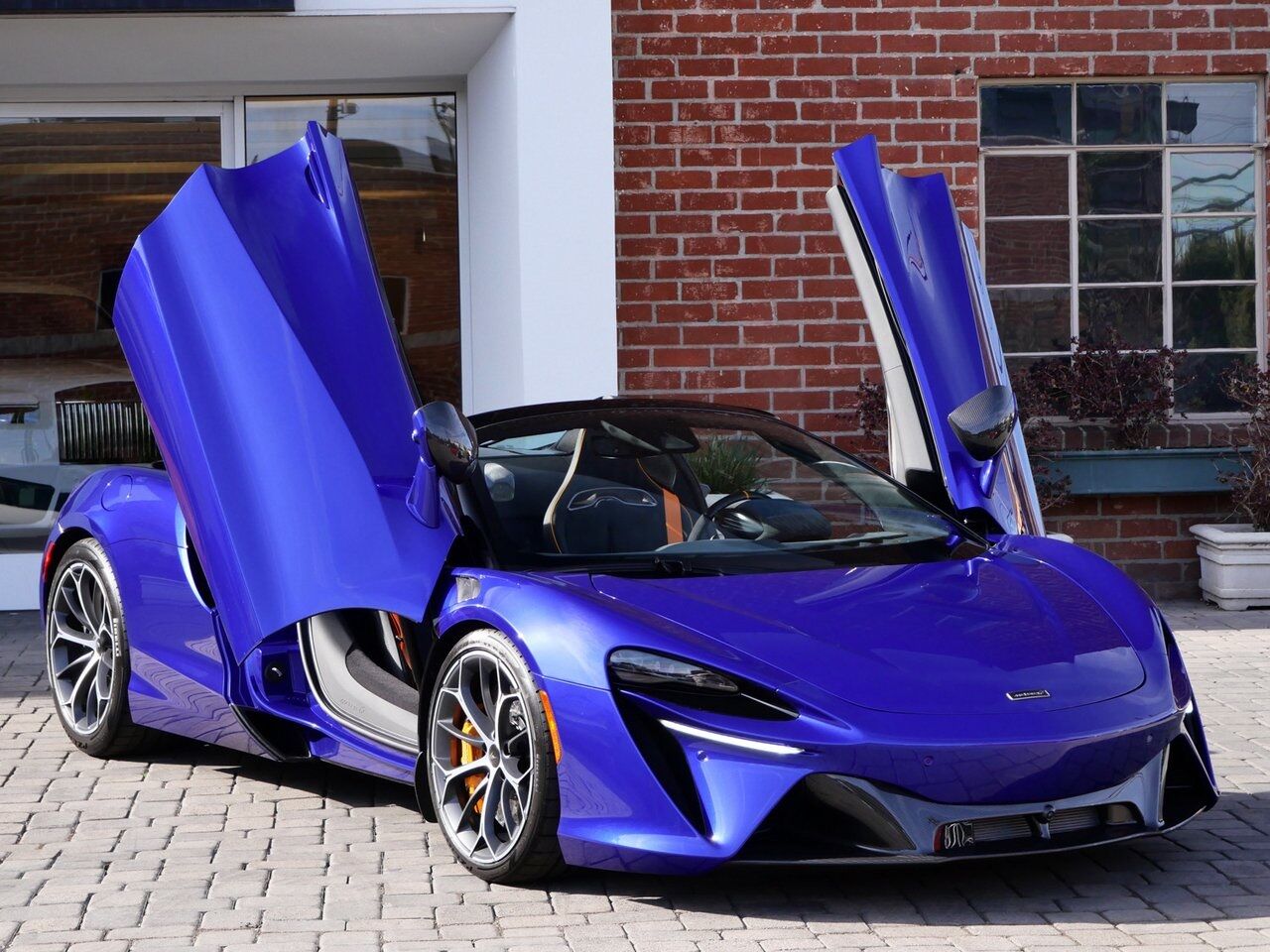 2025 McLaren Artura Performance Lawrence KS