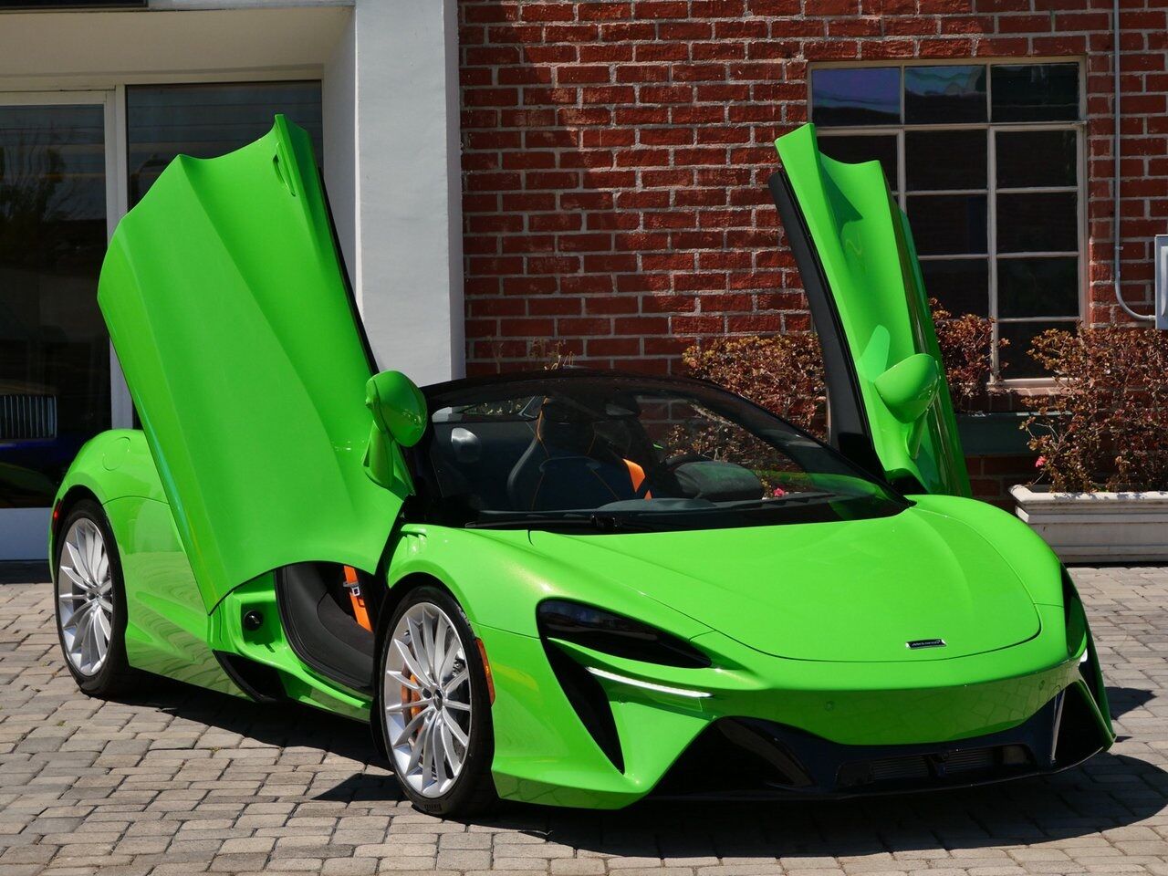 2025 McLaren Artura Performance Lawrence KS