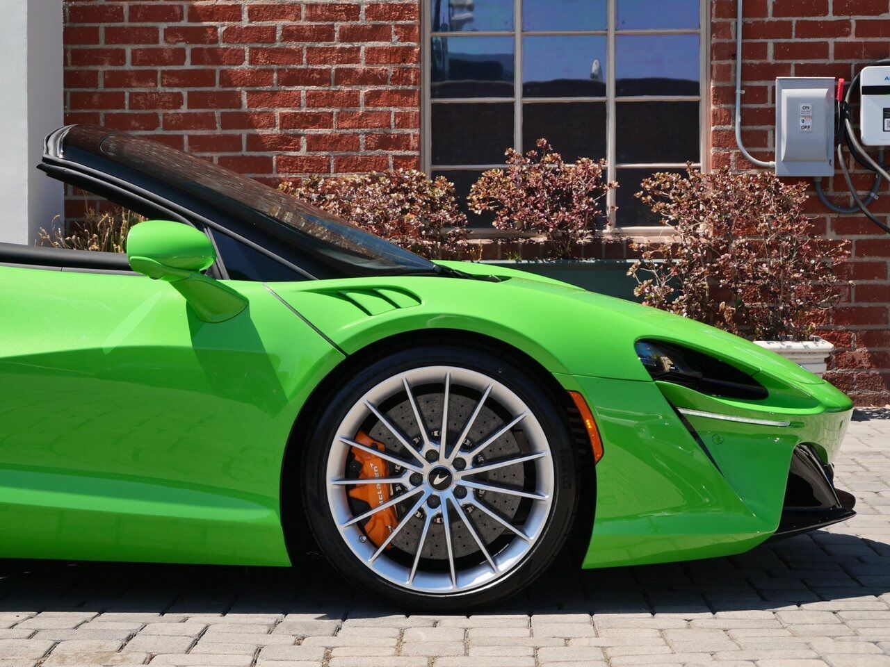 2025 McLaren Artura Performance Lawrence KS