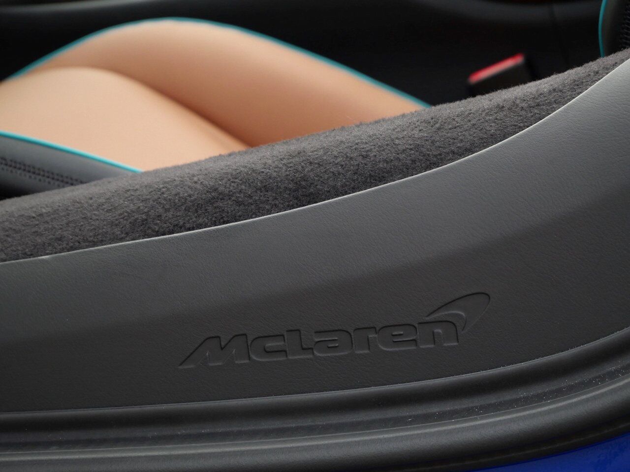 2025 McLaren Artura TechLux Lawrence KS
