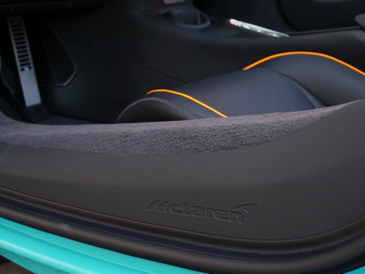 2025 McLaren Artura TechLux Lawrence KS