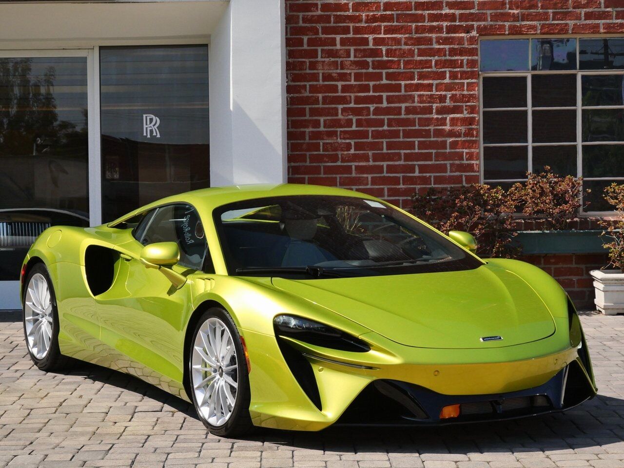 2025 McLaren Artura Vision