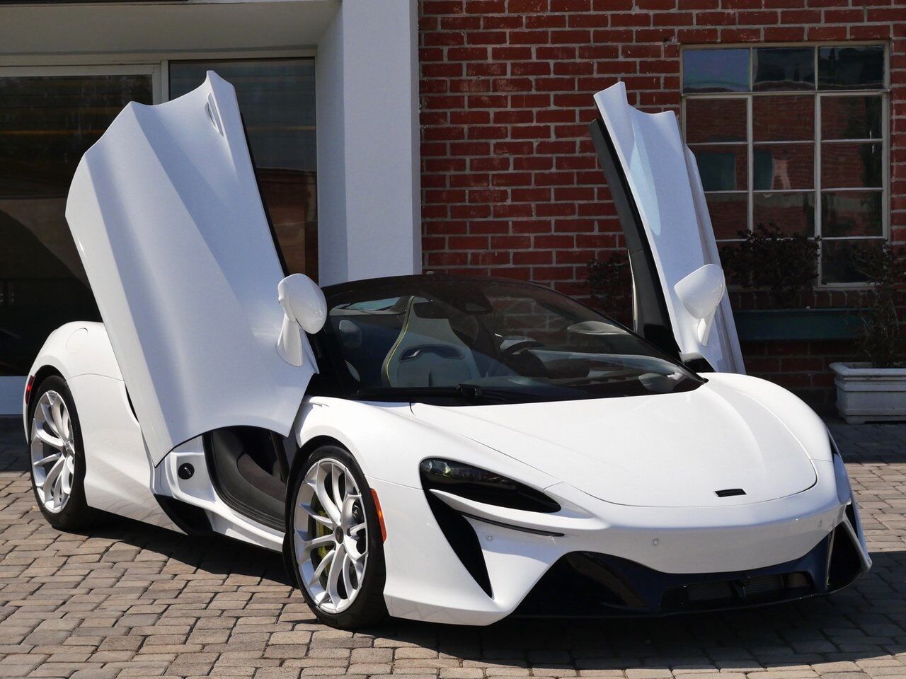 2025 McLaren Artura Vision Lawrence KS
