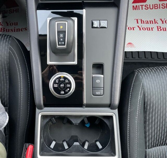 2025 Mitsubishi Outlander PHEV LE Grande Prairie AB 2025 Mitsubishi Outlander PHEV LE Grande Prairie AB