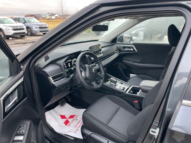 2025 Mitsubishi Outlander PHEV LE Grande Prairie AB 2025 Mitsubishi Outlander PHEV LE Grande Prairie AB