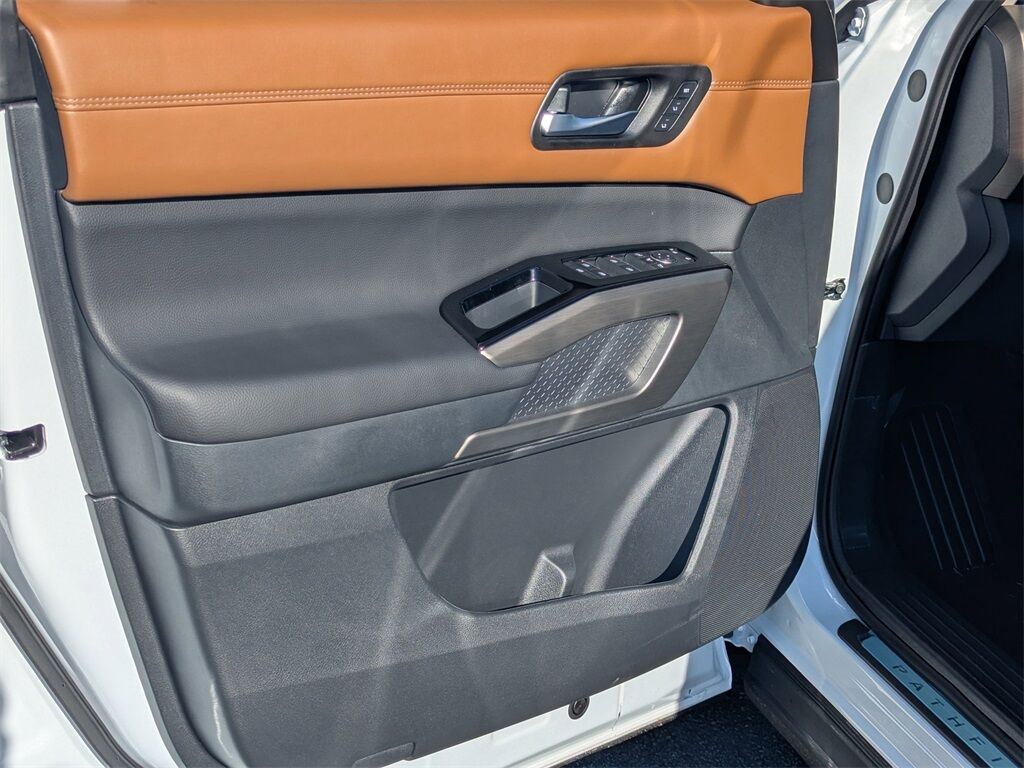 2025 Nissan Pathfinder Platinum Kennesaw GA 2025 Nissan Pathfinder Platinum Kennesaw GA