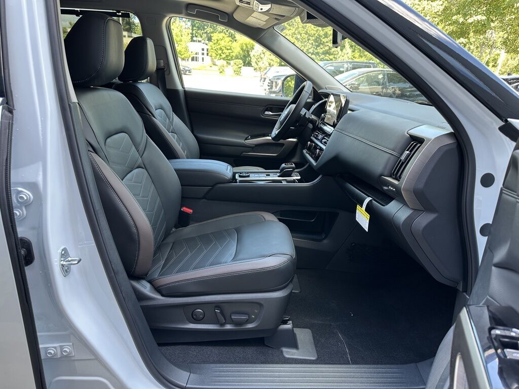 2025 Nissan Pathfinder Platinum San Clemente CA
