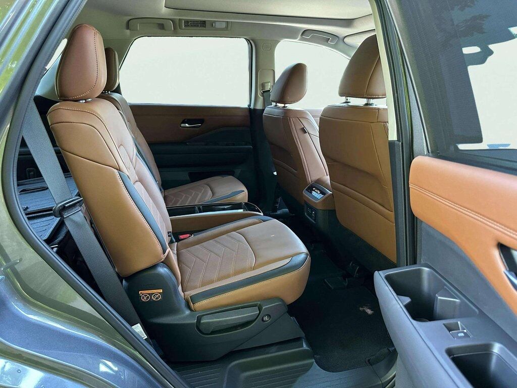 2025 Nissan Pathfinder Platinum w/Captain&apos;s Chairs Package San Clemente CA