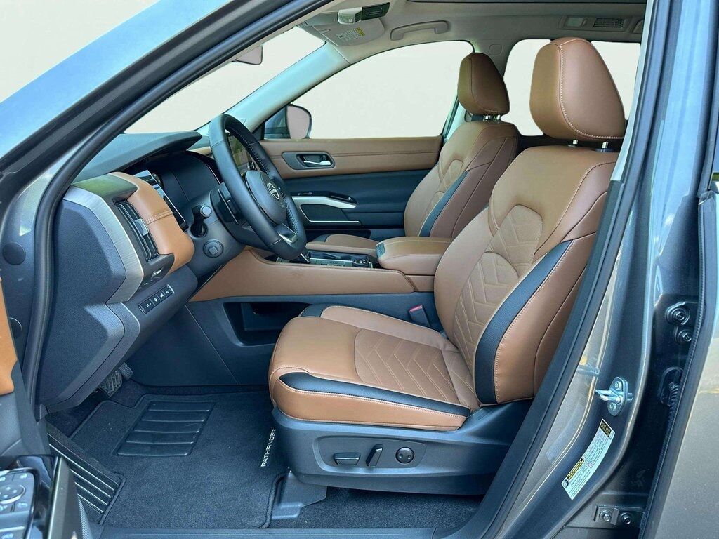 2025 Nissan Pathfinder Platinum w/Captain&apos;s Chairs Package San Clemente CA