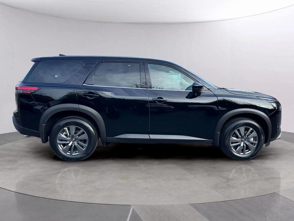 2025 Nissan Pathfinder S