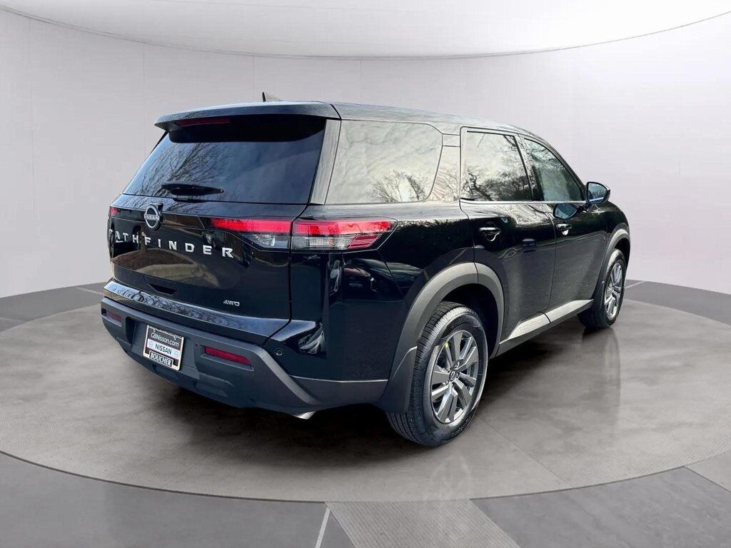 2025 Nissan Pathfinder S