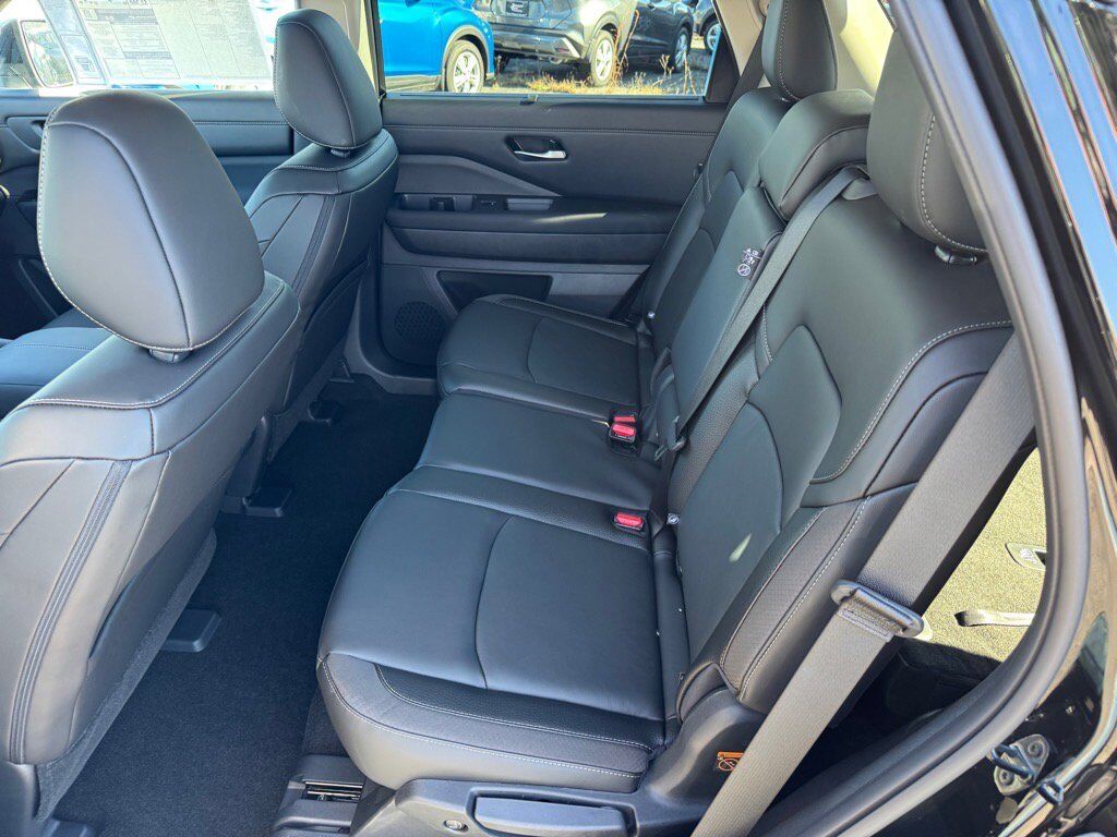 2025 Nissan Pathfinder SL Johnson City TN 2025 Nissan Pathfinder SL Johnson City TN