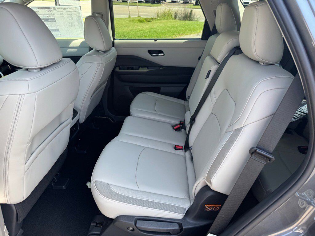 2025 Nissan Pathfinder SL Johnson City TN 2025 Nissan Pathfinder SL Johnson City TN