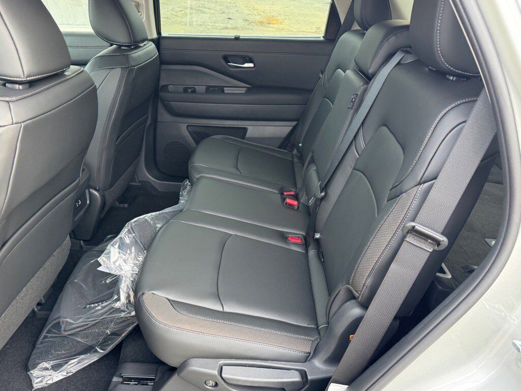 2025 Nissan Pathfinder SL Johnson City TN 2025 Nissan Pathfinder SL Johnson City TN