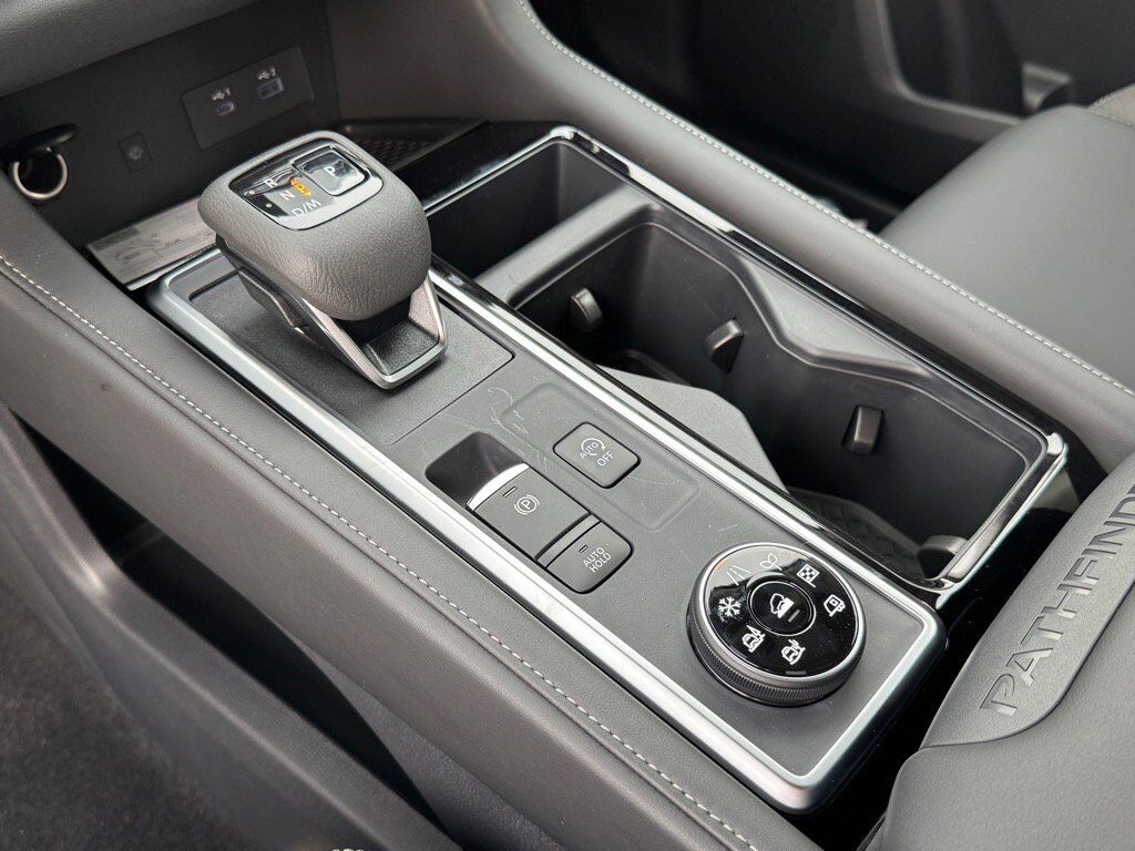 2025 Nissan Pathfinder SL Johnson City TN 2025 Nissan Pathfinder SL Johnson City TN