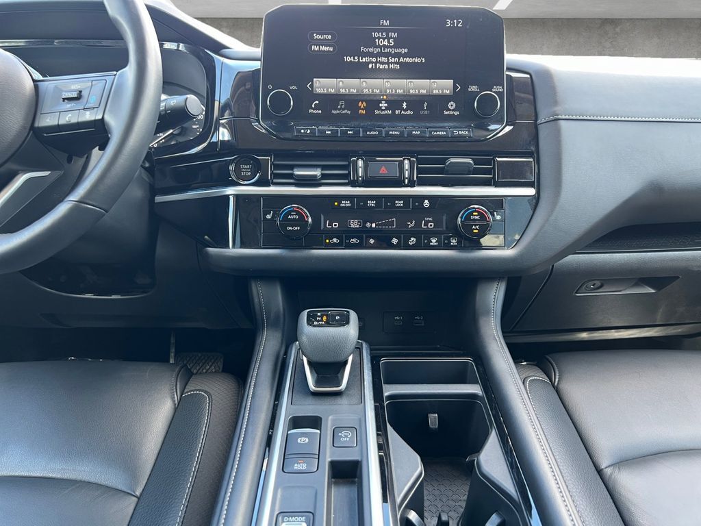 2025 Nissan Pathfinder SL