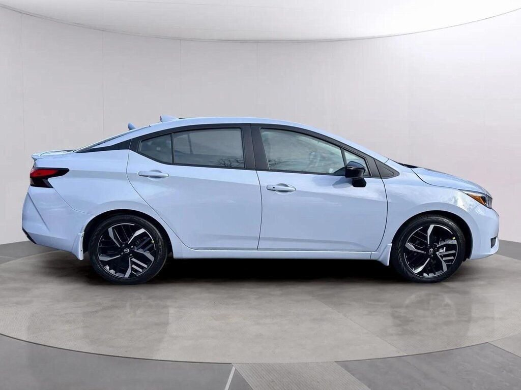 2025 Nissan Versa 1.6 SR