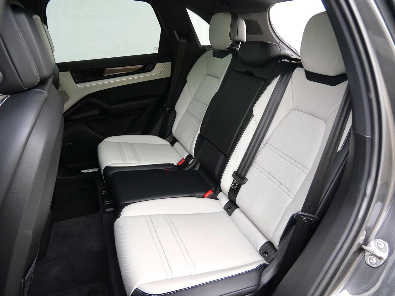 2025 Porsche Cayenne S S Lawrence KS