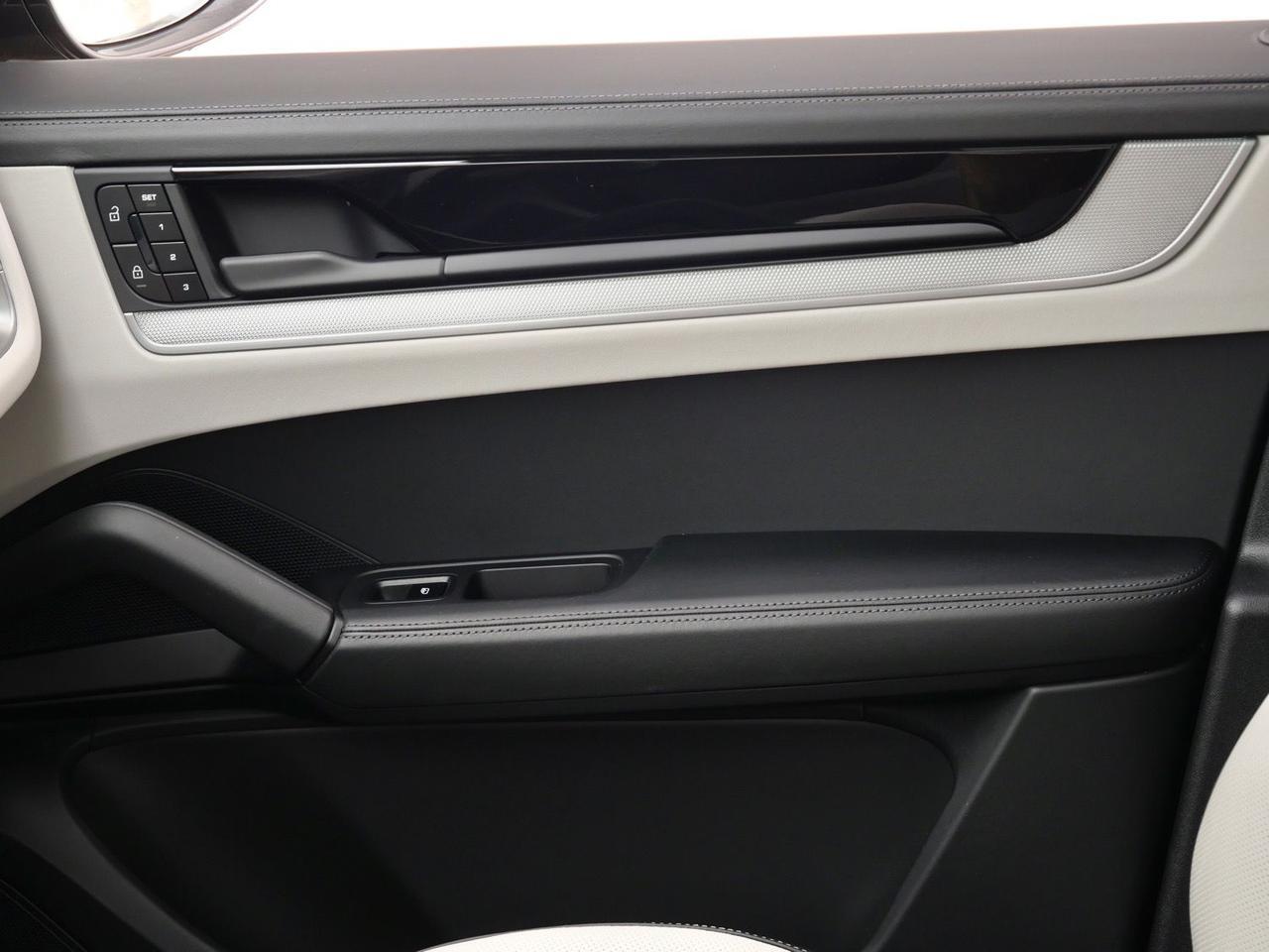 2025 Porsche Cayenne S S Lawrence KS