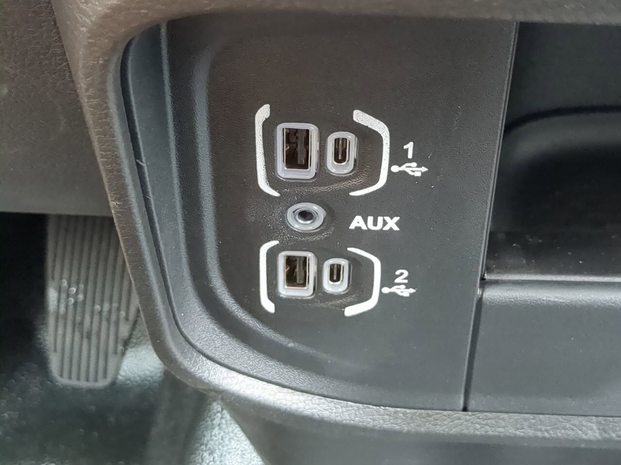 2025 Ram 3500 Chassis Cab Flat Bed Appleton WI