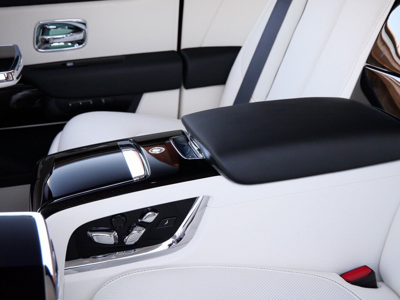 2025 Rolls-Royce Cullinan Lawrence KS