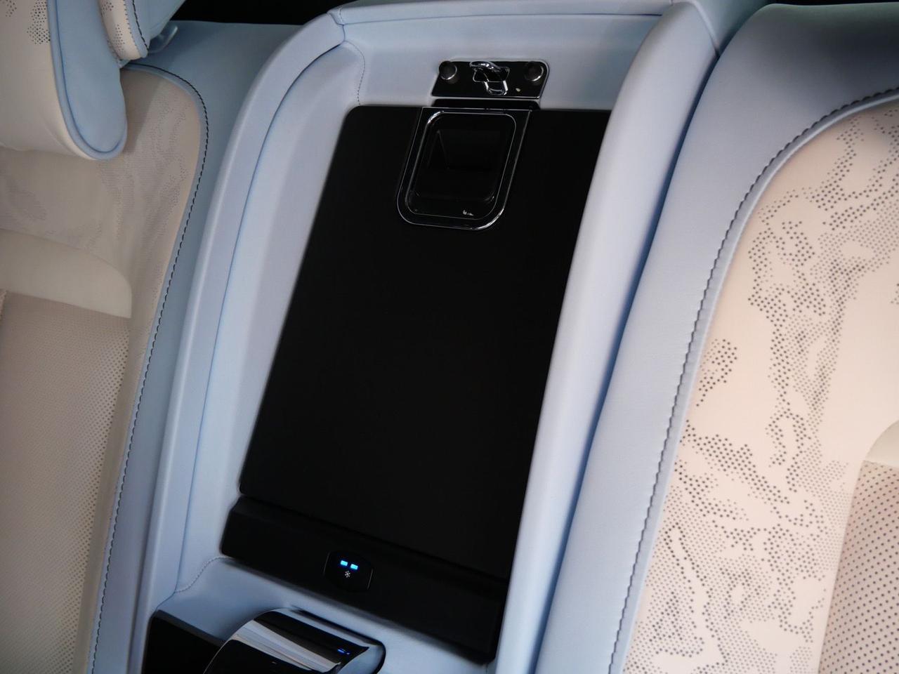 2025 Rolls-Royce Cullinan Black Badge Black Badge Lawrence KS