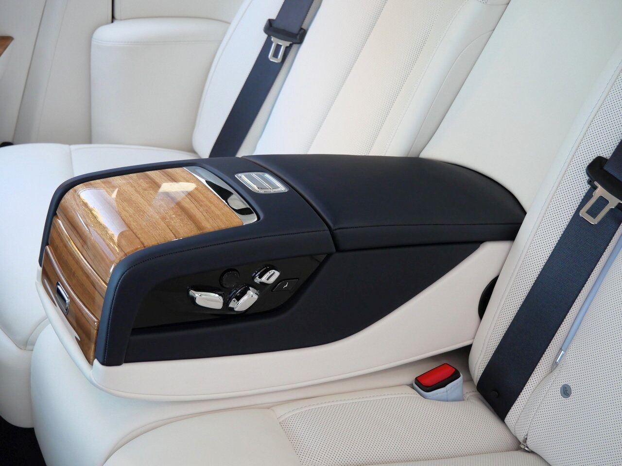 2025 Rolls-Royce Phantom Lawrence KS