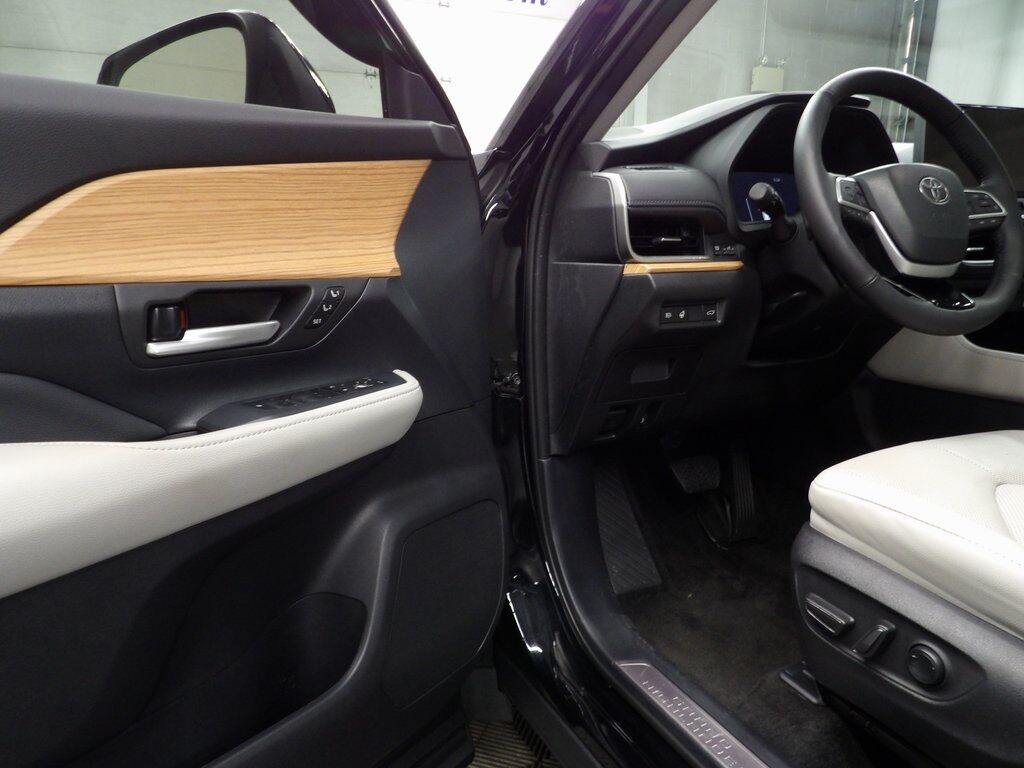 2025 Toyota Grand Highlander Platinum AWD 7 Passenger Fond du Lac WI 2025 Toyota Grand Highlander Platinum AWD 7 Passenger Fond du Lac WI