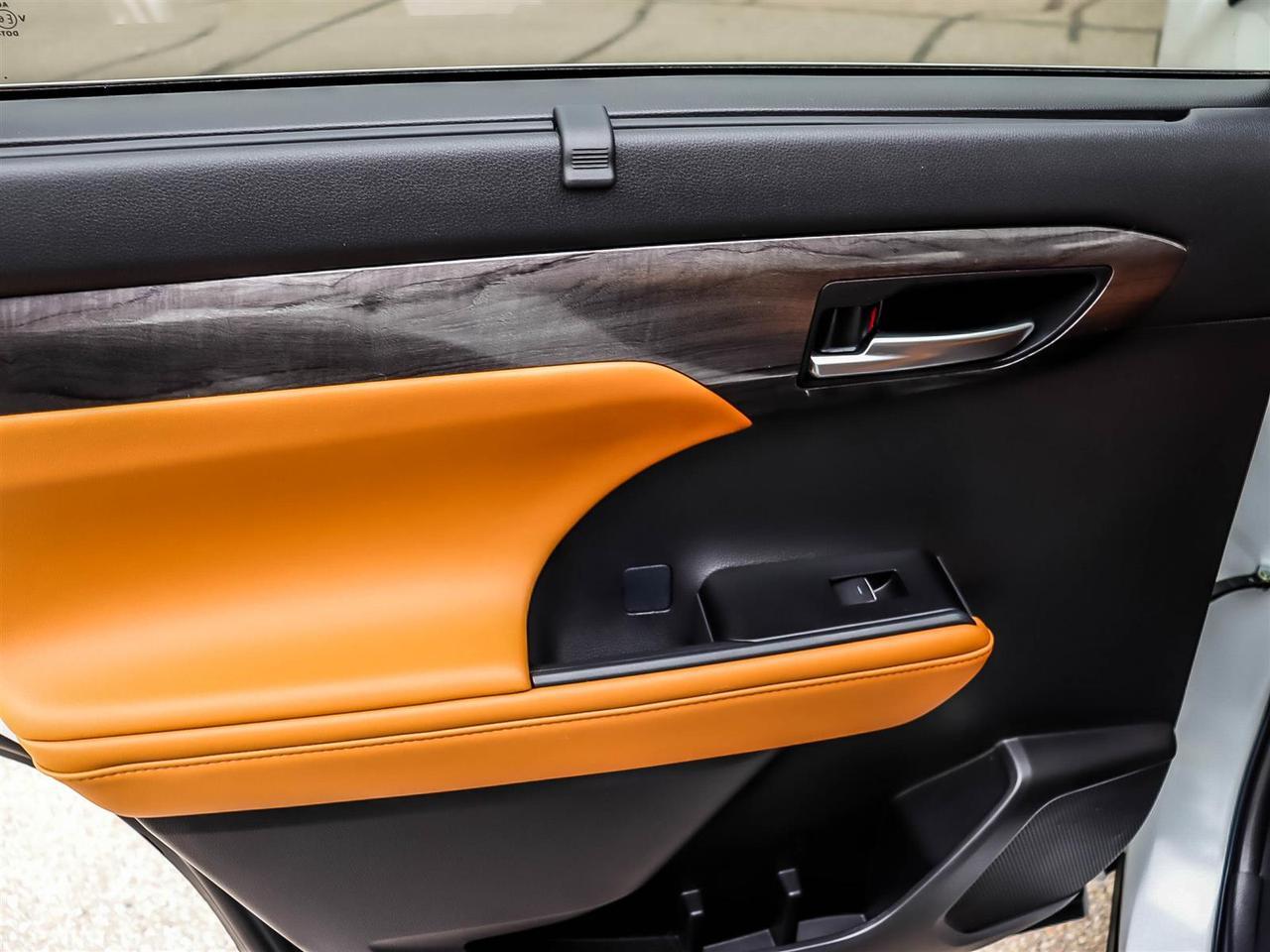 2025 Toyota Highlander Hybrid Limited Mississauga ON