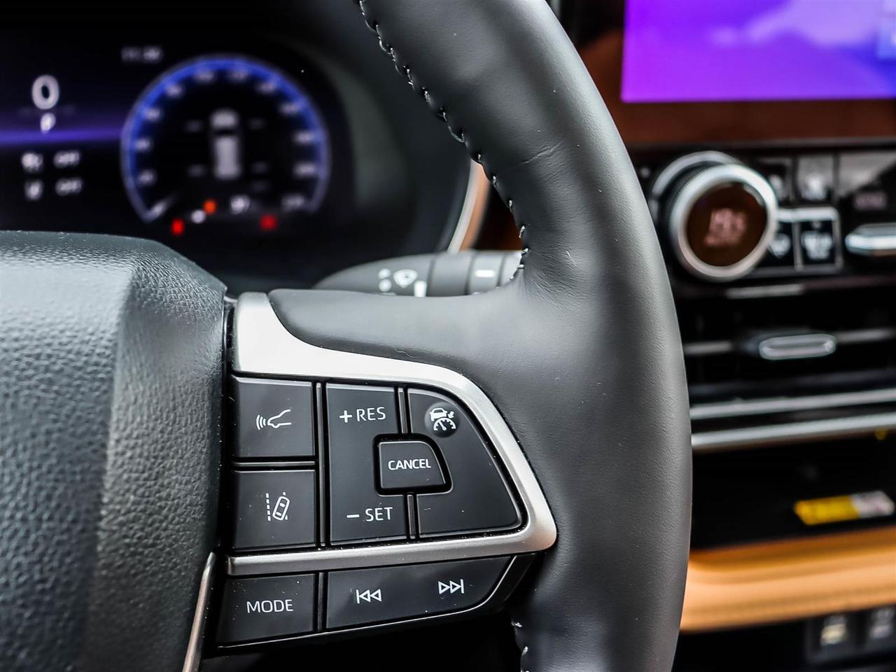 2025 Toyota Highlander Hybrid Limited Mississauga ON