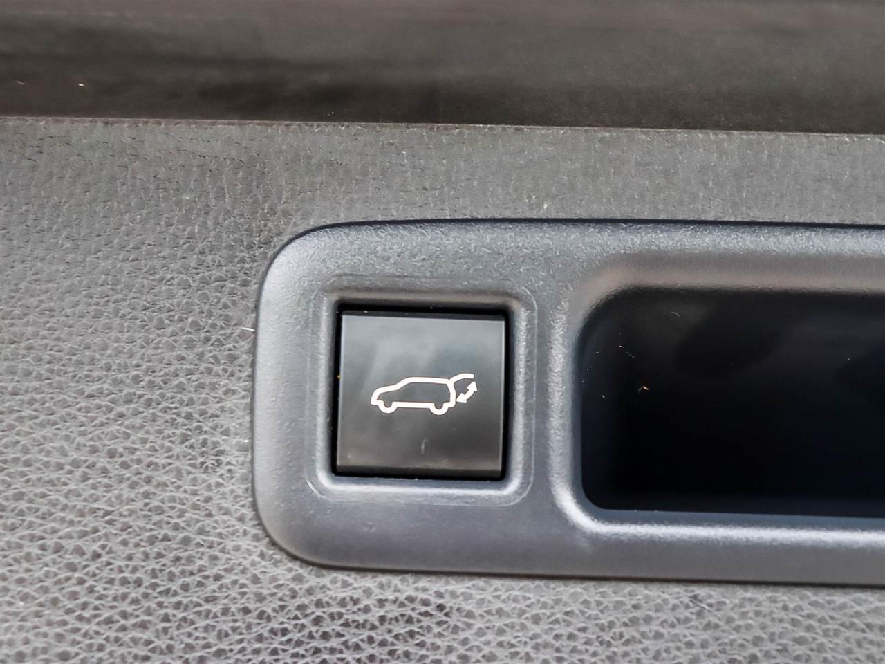 2025 Toyota Highlander Hybrid Limited Mississauga ON