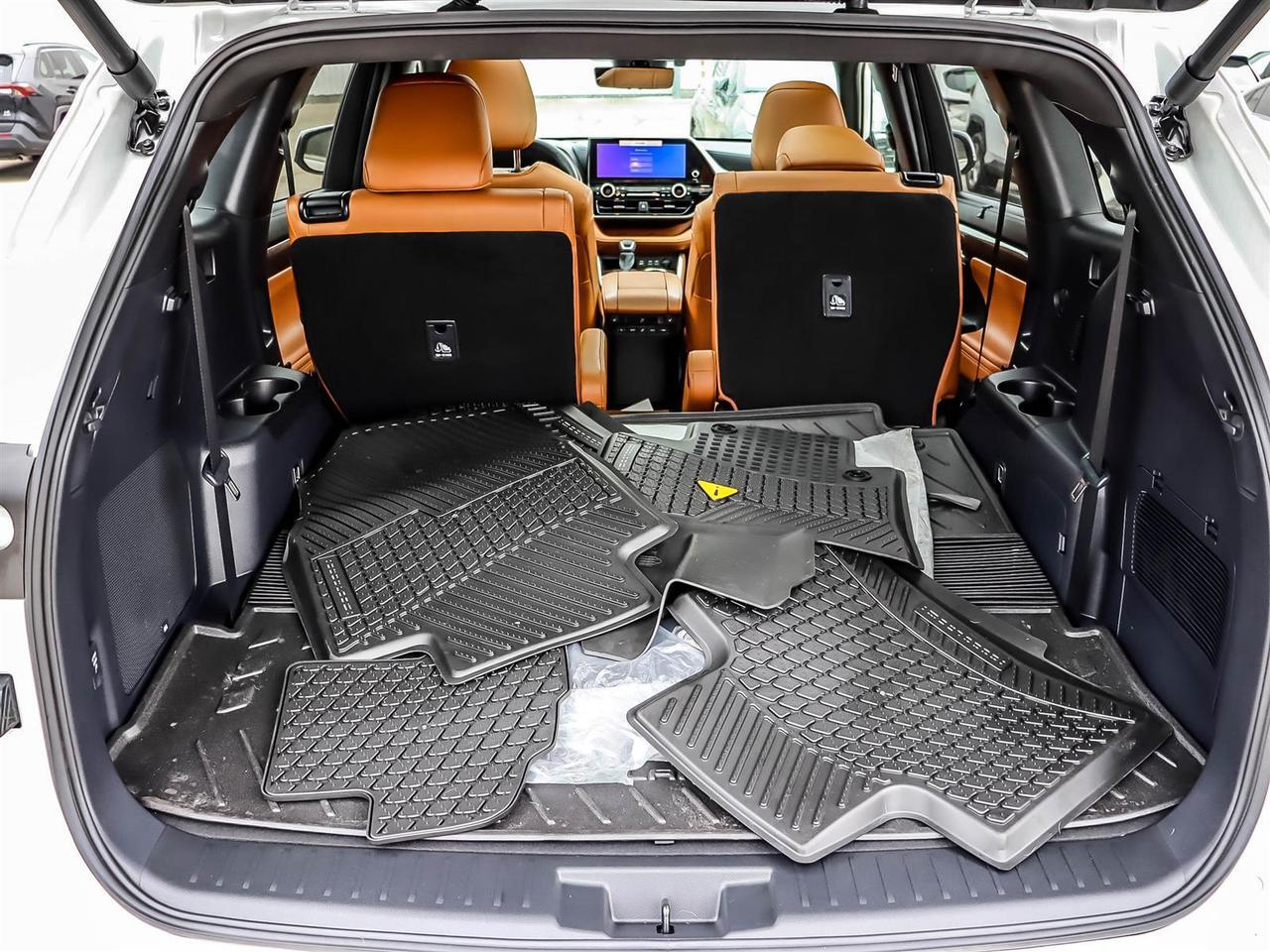 2025 Toyota Highlander Hybrid Limited Mississauga ON