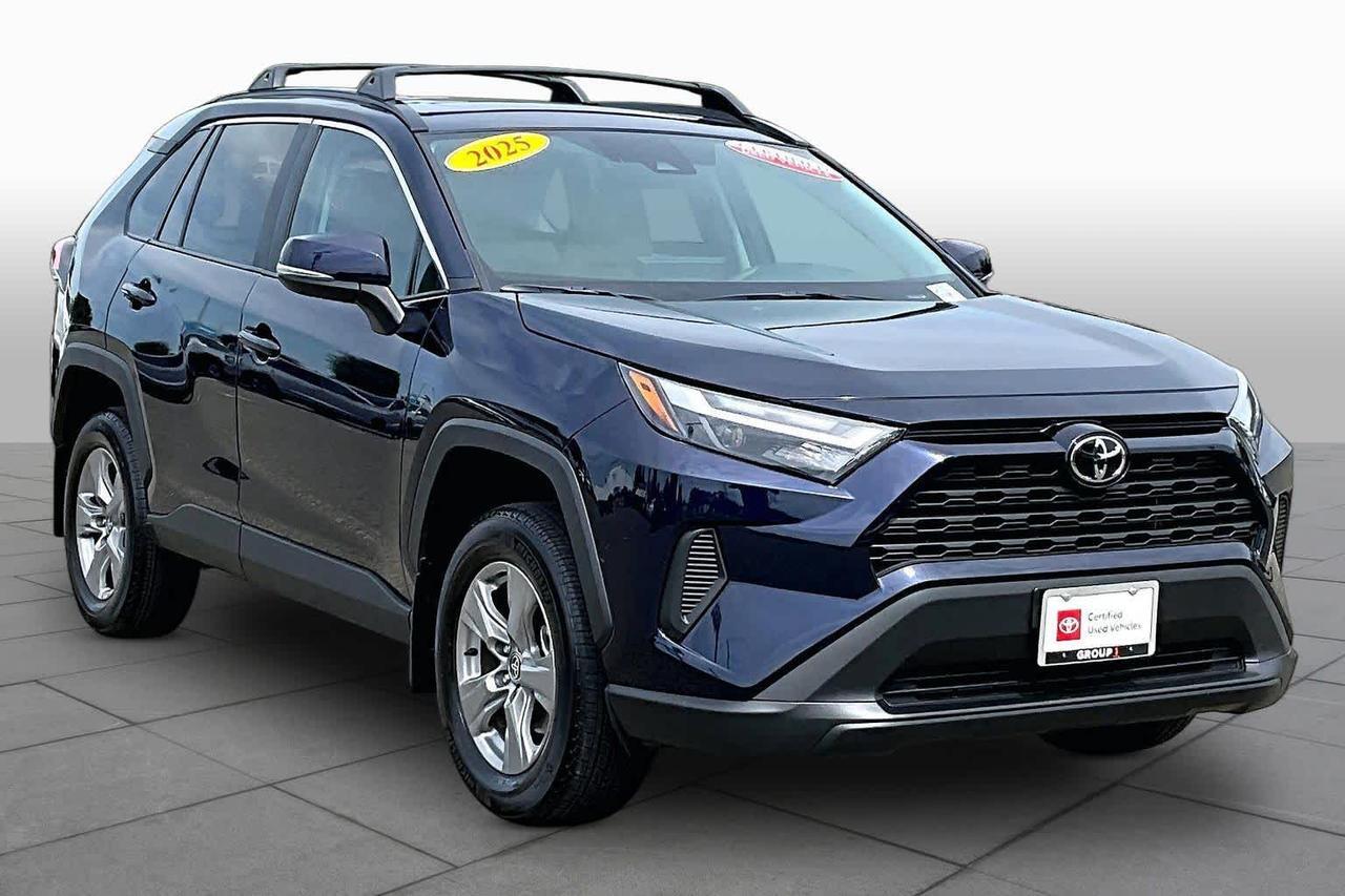 2025 Toyota RAV4 XLE 2025 Toyota RAV4 XLE