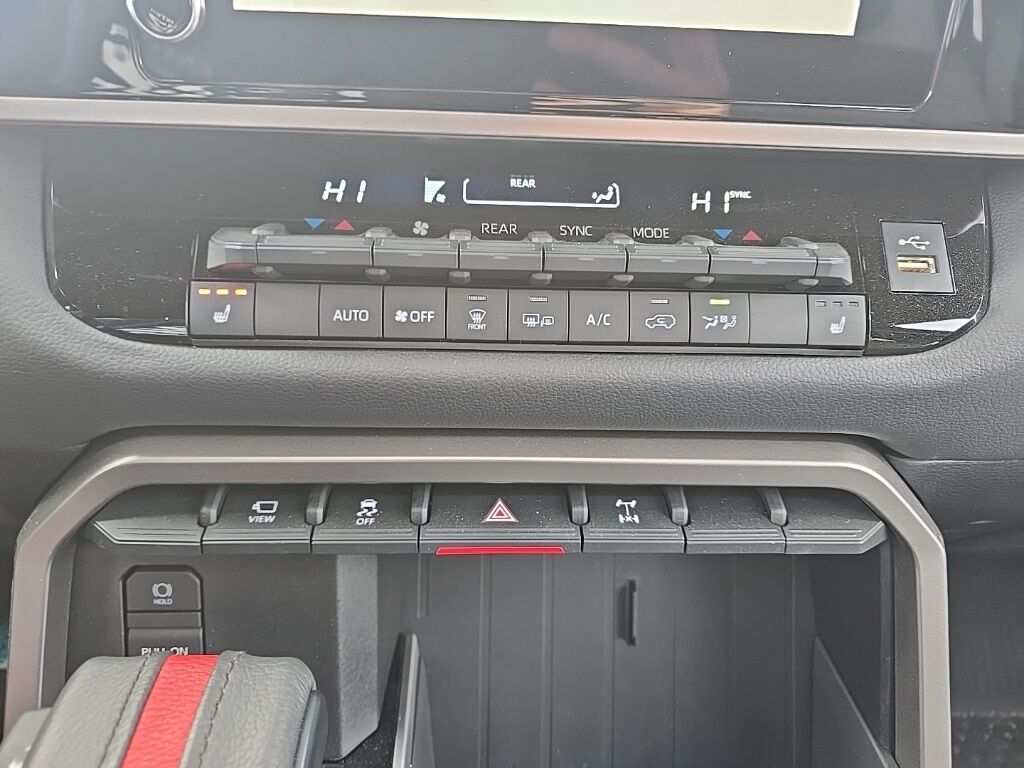 2025 Toyota Sequoia Platinum 4WD 8 Passenger Fond du Lac WI