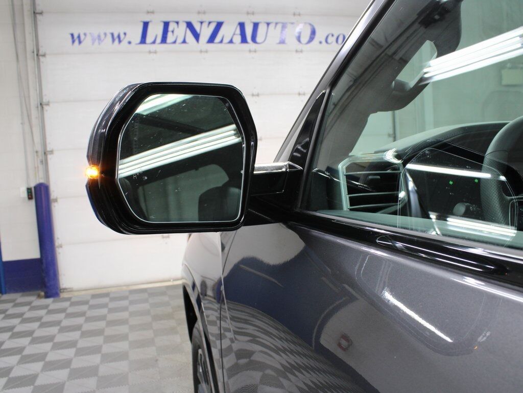 2025 Toyota Sequoia Platinum 4WD Fond du Lac WI 2025 Toyota Sequoia Platinum 4WD Fond du Lac WI