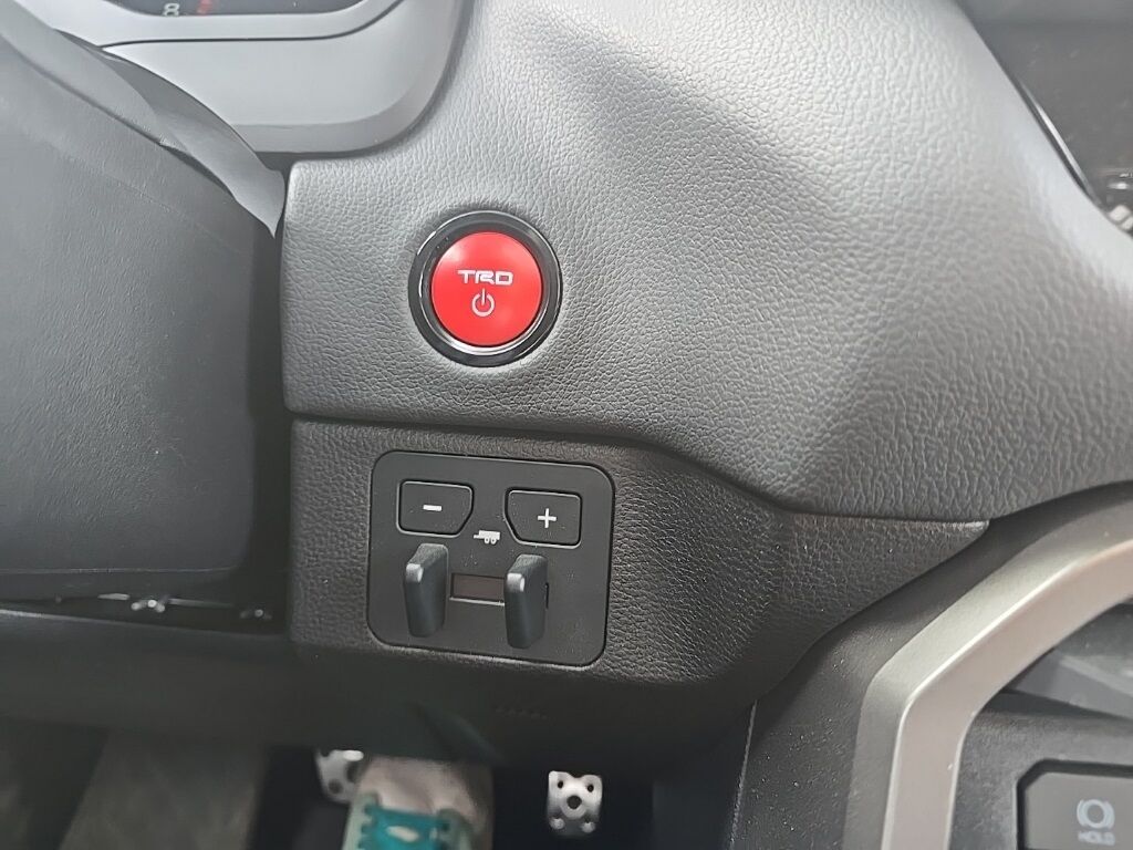 2025 Toyota Sequoia SR5 4WD Fond du Lac WI 2025 Toyota Sequoia SR5 4WD Fond du Lac WI