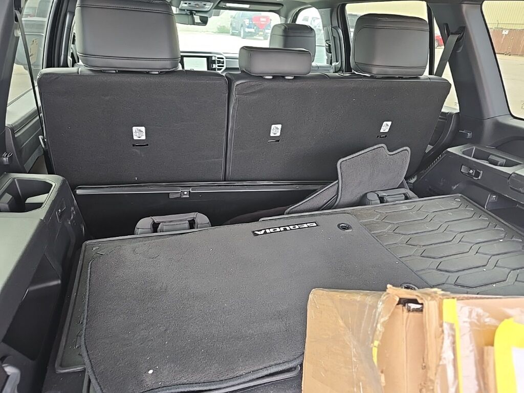 2025 Toyota Sequoia SR5 4WD Fond du Lac WI 2025 Toyota Sequoia SR5 4WD Fond du Lac WI