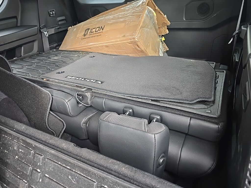 2025 Toyota Sequoia SR5 4WD Fond du Lac WI 2025 Toyota Sequoia SR5 4WD Fond du Lac WI