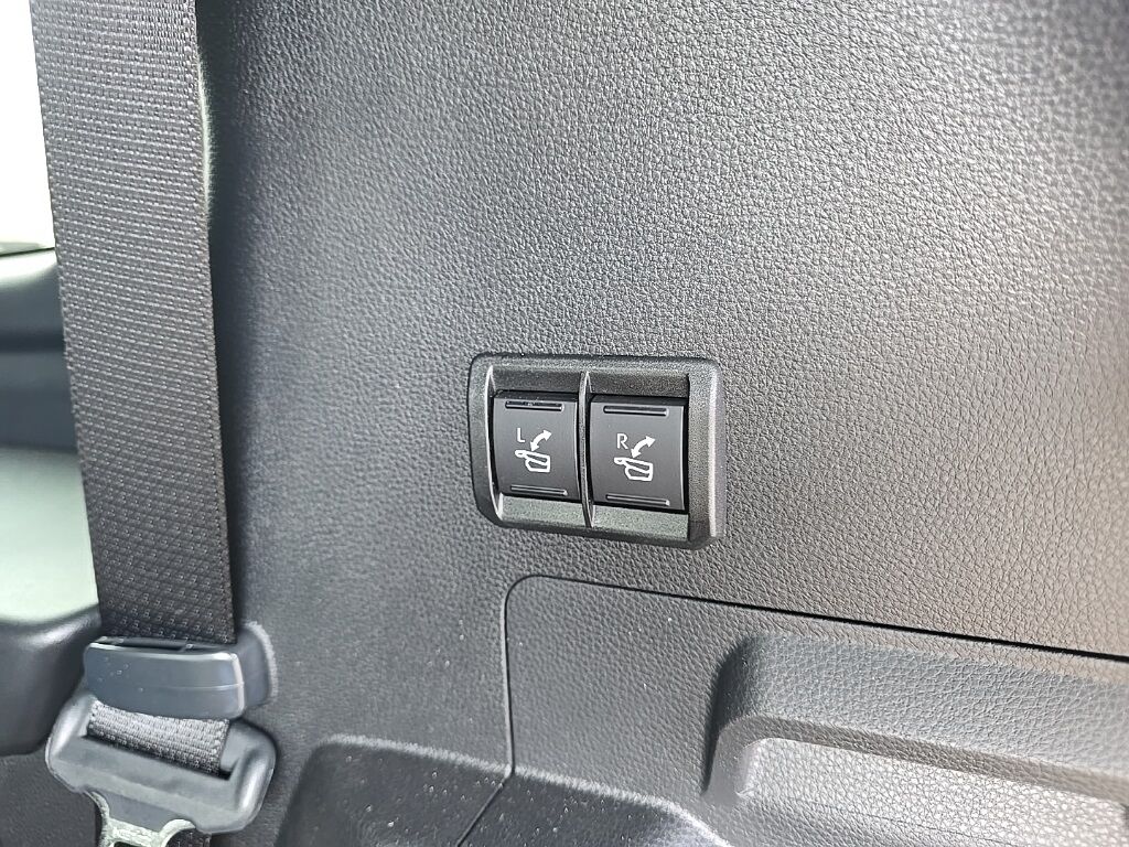 2025 Toyota Sequoia SR5 4WD Fond du Lac WI 2025 Toyota Sequoia SR5 4WD Fond du Lac WI