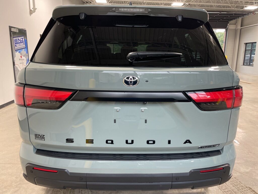 2025 Toyota Sequoia SR5 4WD Fond du Lac WI 2025 Toyota Sequoia SR5 4WD Fond du Lac WI