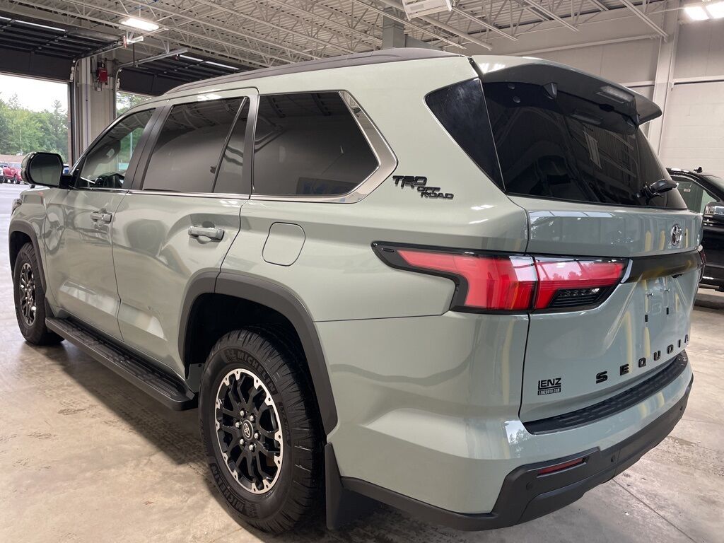 2025 Toyota Sequoia SR5 4WD Fond du Lac WI 2025 Toyota Sequoia SR5 4WD Fond du Lac WI