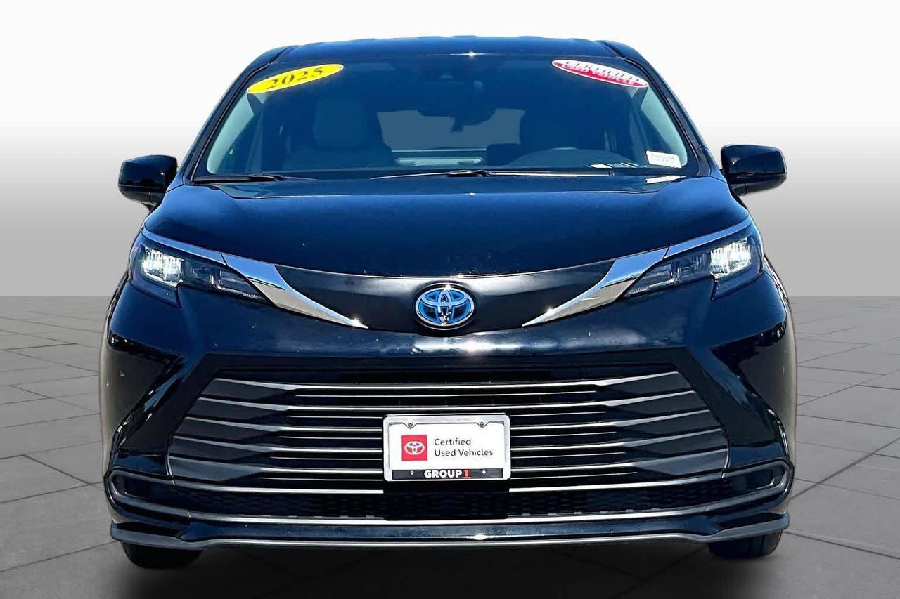 2025 Toyota Sienna LE 2025 Toyota Sienna LE