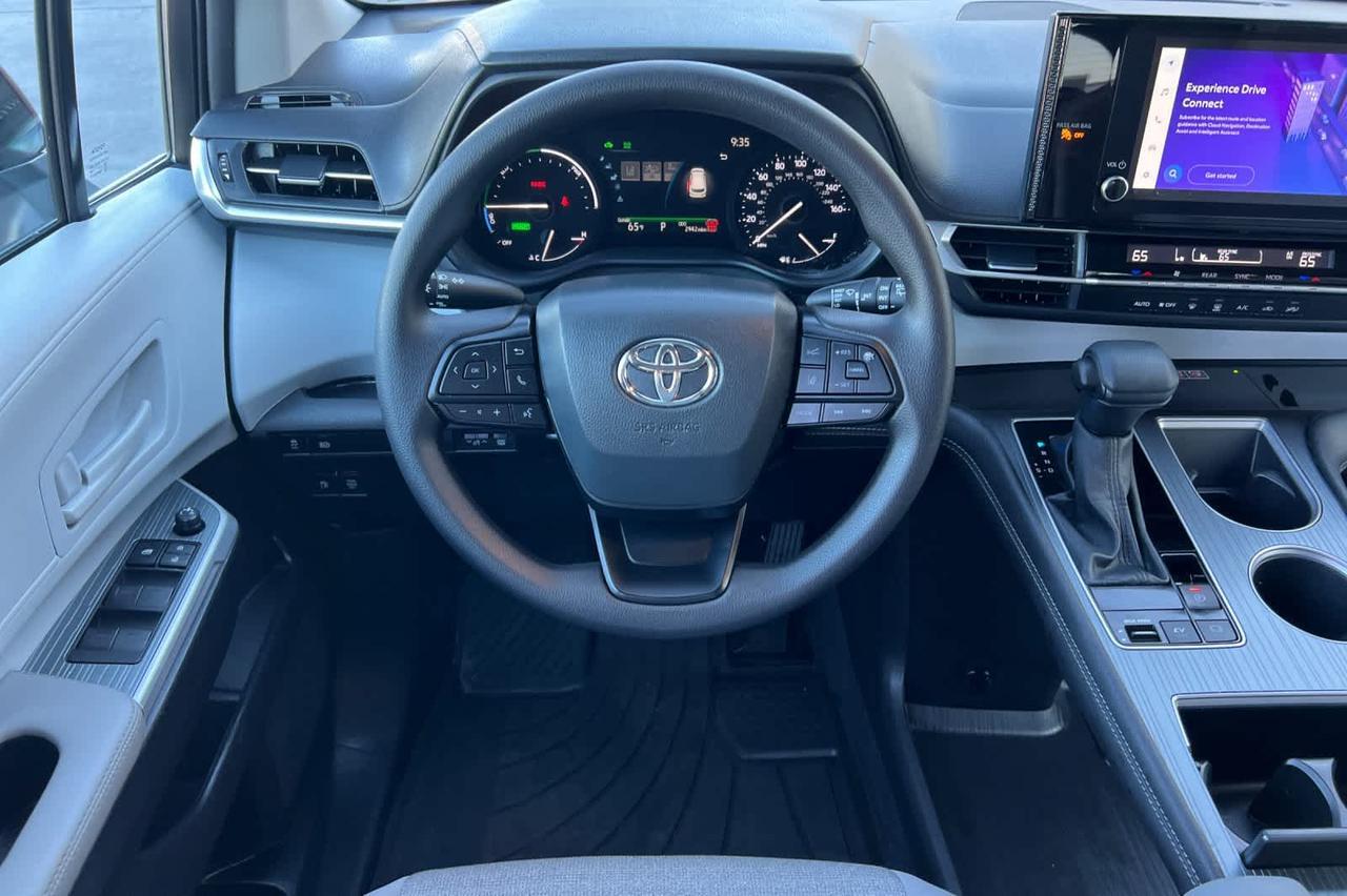 2025 Toyota Sienna LE Roseville CA