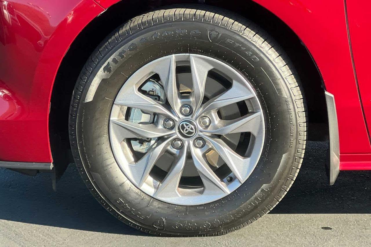 2025 Toyota Sienna LE Roseville CA