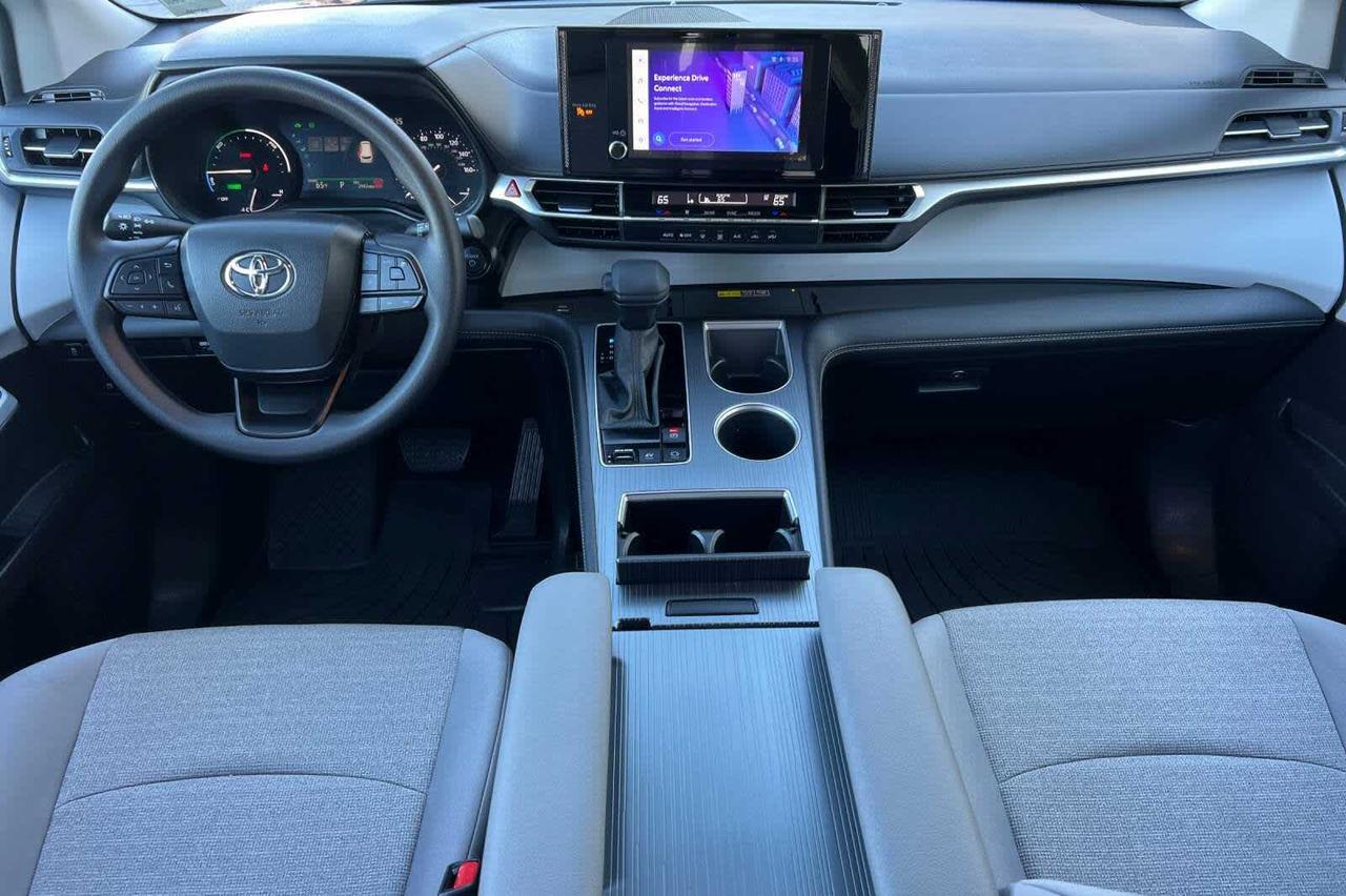 2025 Toyota Sienna LE Roseville CA
